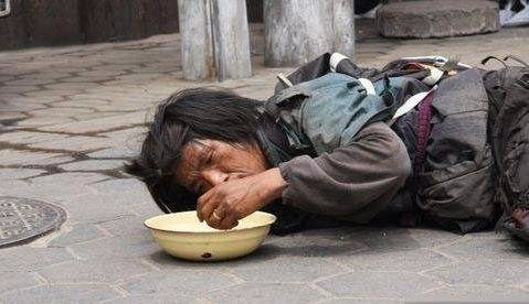 关于乞丐:掐了懒虫,莫让生活艰辛却不放弃努力的人伤心