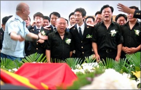 他人缘肯定不好啊！侯耀华的徒弟王自健终于公开对郭德纲发声了！