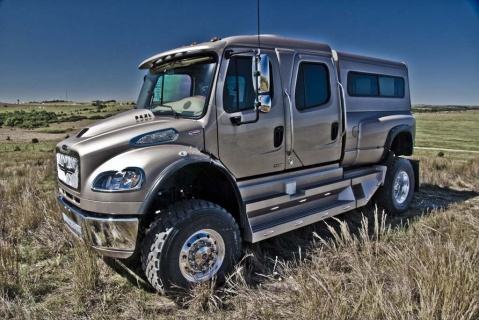 李晨这辆车才是真正的巨无霸，高4.4米重6吨，宛如移动城堡！