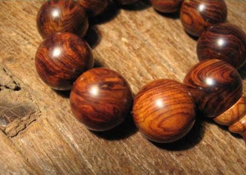 农村奶奶用了几十年的洗脚盆, 却被城里来的人