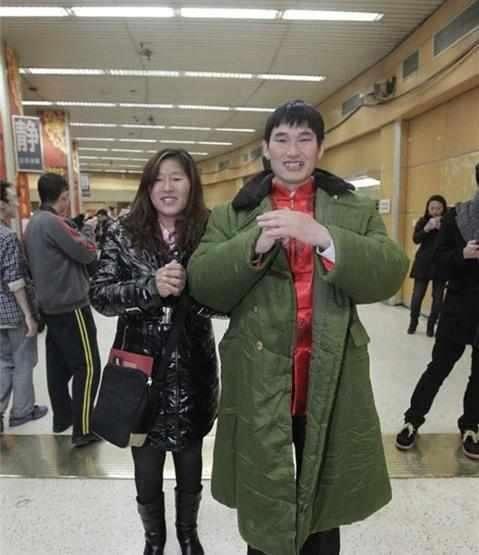 朱之文妻子近照, 为拴住丈夫的心浓妆艳抹, 大衣哥不
