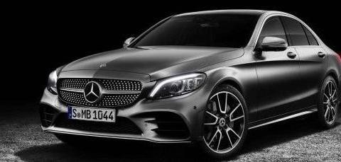 新款奔驰C级曝光，内饰科技感上升一个级别！