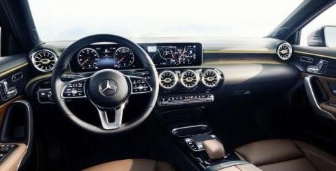 全新奔驰A级内饰官图，20万有迈巴赫逼格，宝马1系和奥迪A3要走远