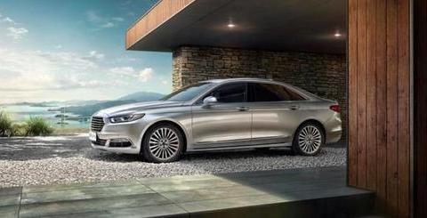 长测福特金牛座：实力不俗就是有点费油，中产专享！