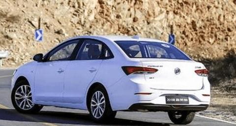 大众朗逸劲敌再降3万！轴距2.6米，8.9秒破百