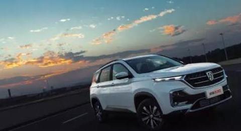 被称为国内的‘灯厂'，来看看宝骏530夺目的眼神