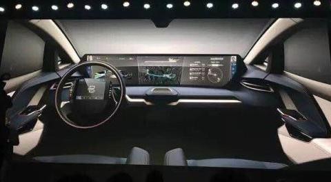 这台新能源SUV的中控屏可能比你家电视都大！可以开车看电视了