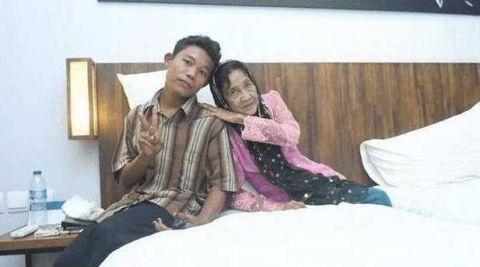 16岁小伙子竟然和71岁老太太结婚，结婚后，老奶奶表示很无奈