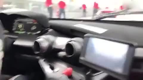 专业F1赛车手体验5000万法拉利跑车, 在路上驰骋的感觉就是疯狂