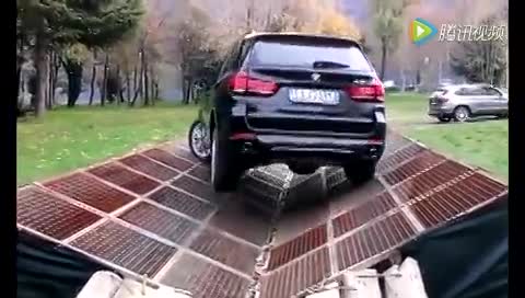 越野SUV不行那是钱没到位，看看宝马X5的越野能力，服不服？