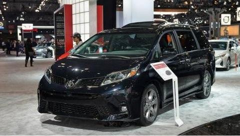 美国人最爱的日本车，丰田塞纳MPV,开门的那一刻就知道原因了