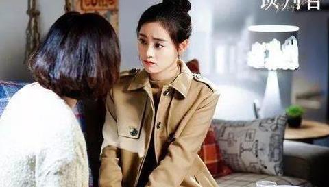 杨幂又带火一位新人,长得像赵丽颖不说,就连动