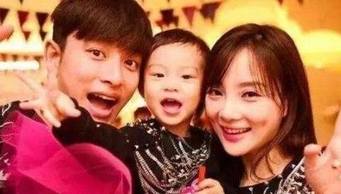 贾乃亮哭了: 并不是只买二手车, 只是新车被李小璐开走了