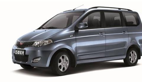 秋名山一战后五菱宏光的车标名满天下，平均一分钟卖2台国人骄傲