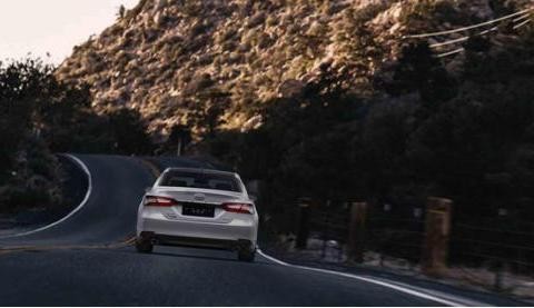 怀着买BBA的心，为何最后选择了第八代凯美瑞？