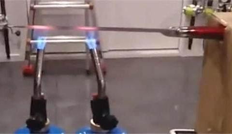 保时捷为什么卖这么贵, 一把火烧上去