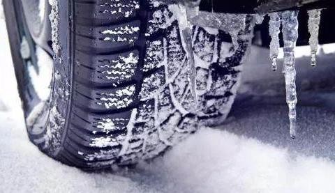 雪天换胎简单吗?