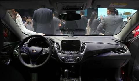 雪弗兰终于发飙！外观能吊打野马，车长4米8，17万起帕萨特慌