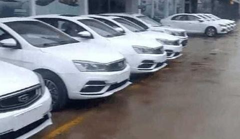 大批吉利新帝豪实车到店，标配全液晶仪表盘，售价不变还是7万