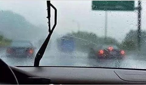 下雨的原理是什么_下雨的图片伤感(3)