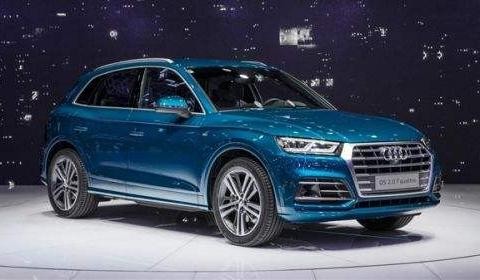 国内首台奥迪Q5L到店，加长后更像奥迪Q7，空间大到后排随便躺！