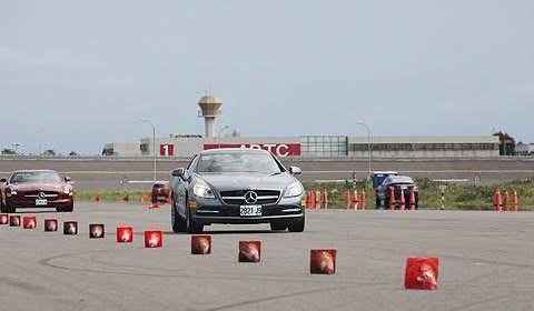 体验梅赛德斯奔驰AMG车系的运动驾驶感受