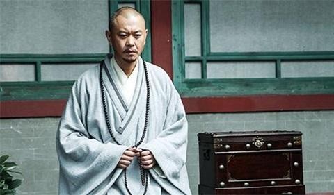 他是身家上亿大老板，出行皆是超跑豪车，圈内导演最爱找他拍戏！