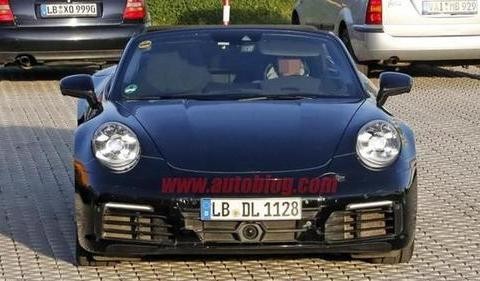 Porsche测试车手不畏严冬路试2019 911 Cabriolet首次开篷曝光