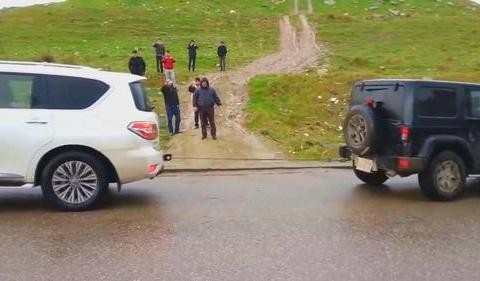 牧马人车主：从来没这么丢人过！！