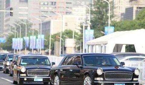 国内街头现身6台500万红旗L5车队，网友：又是谁不开眼买这