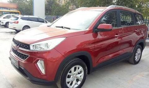 朋友碍于面子买辆五菱宏光, 外观骚气, 开去上班也有面子