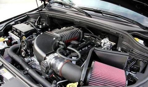 更激进、更狂暴的大切诺基STR8，百公里加速3.9秒