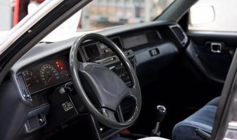 曾是一把手标配座驾，C级车典范，如今比老款低6万，飞入百姓家