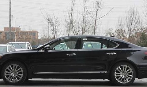 奔驰S级最怕它，颜值秒杀宝马7系，5秒破百，A8都想哭