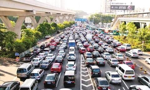 你知道“两秒距离”吗？学会这个可以避免追尾