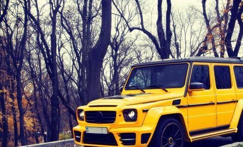 汽配店来了辆国产越野买机油，两罐4L不够加，还设计有两个油箱