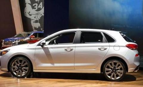 现代走偏路，全新颜值两厢车，1.6带T，12万起售怼大众