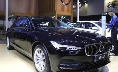 这款国产豪车，口碑胜过奥迪宝马，一键启动玩一年都不嫌腻！