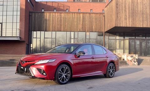 试驾全新凯美瑞，双叉臂后悬很高级，2.5L+8AT动力嗷嗷叫