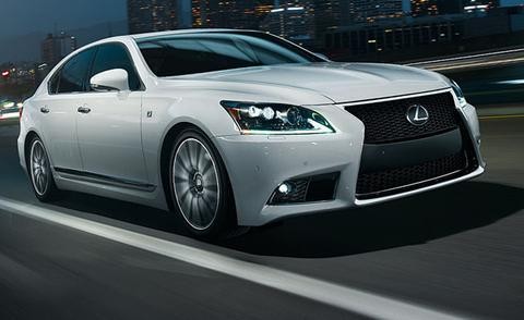 雷克萨斯LS，5.2米车身后排空间挤成这样，有人会买吗