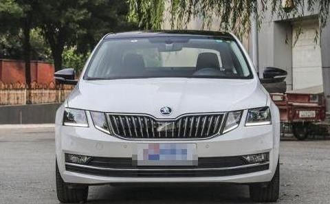 10万就能落地的自动挡，性价比秒杀朗逸，外观更是比英朗帅100倍