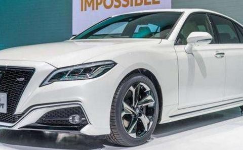 十五代皇冠的逆袭之路，总体不输帕萨特，8AT让人眼红！