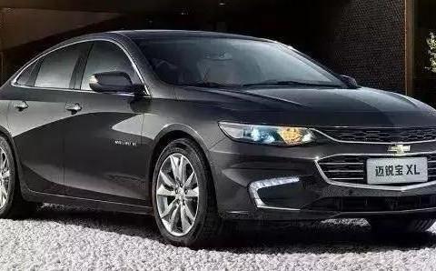 买帕萨特不如买它，颜值超高，车长4.9米，15万开出去倍有面