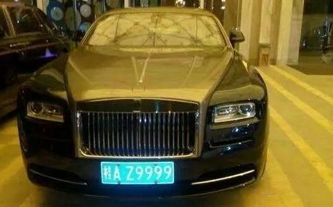 王健林在广西开了个酒店，富豪都开劳斯莱斯来祝贺，值几个亿？