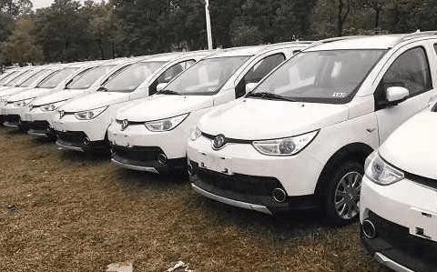 大量北汽新能源库存车停满广场, 4S店: 销量惨淡, 全部3万处理!