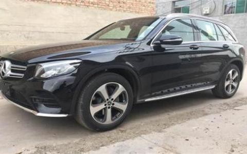 奔驰运输车发生追尾，运损车全部5折出售，值得入手吗？