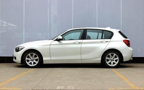 预算20万左右，想买宝马1系，会被别人说没钱装13吗？