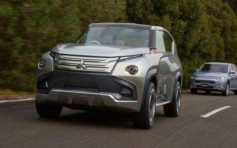 这款车长4800mm，配V6+8AT仅售18万，还买普拉多