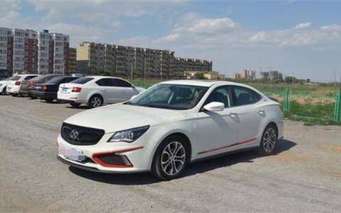 这款国产轿跑设计得还不错，但上市两年仅卖出九百多辆