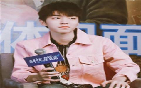 最牛的北影大一新生，靠自己还未成年就有奔驰S600出入代步